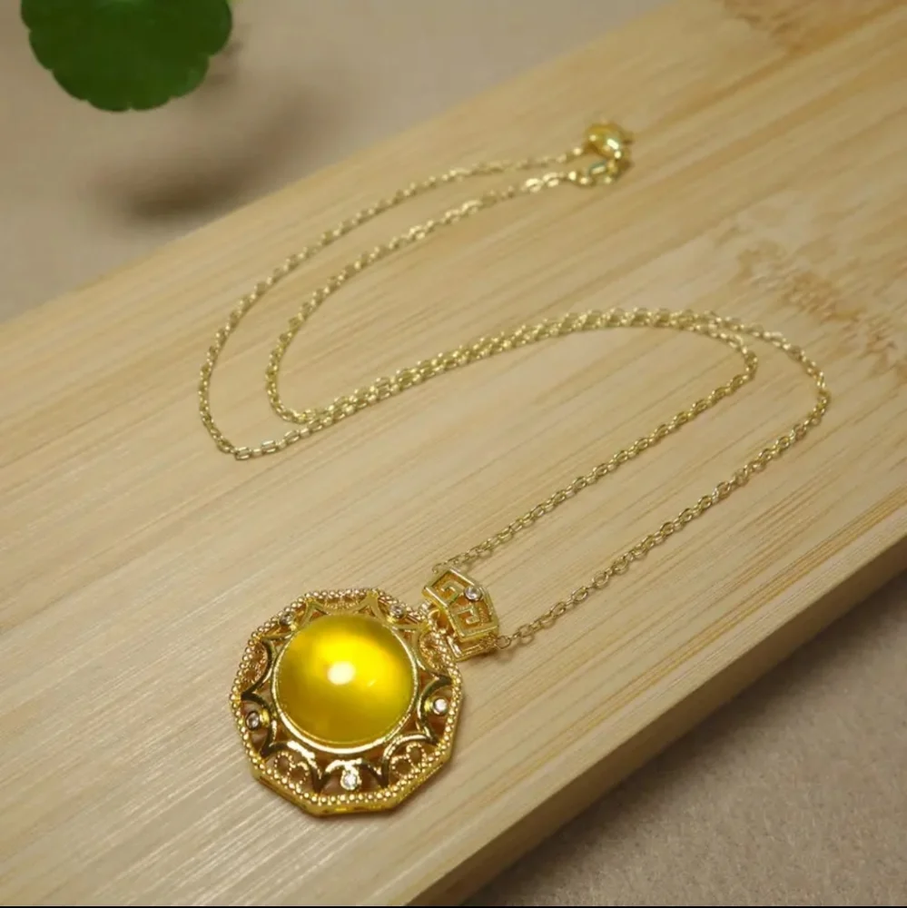 Elegant Yellow  Fashion Round Pendant Necklace.
